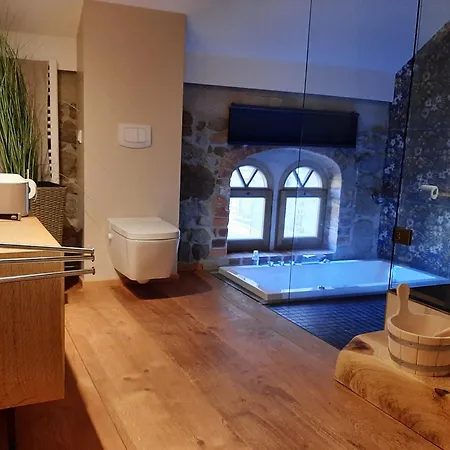 アパート Stilvolles Wellnes-refugium Mit Privatsauna, Whirlwanne & Kamin Im Historischen Gut *